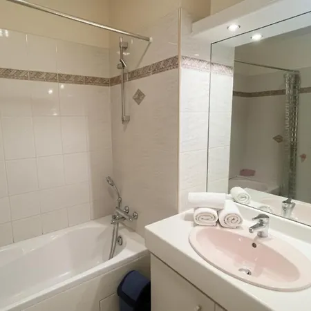 Lumineux Avec Terrasse & Piscine