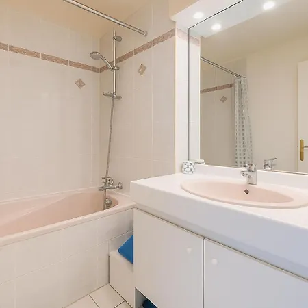 Apartmán Lumineux Avec Terrasse & Piscine