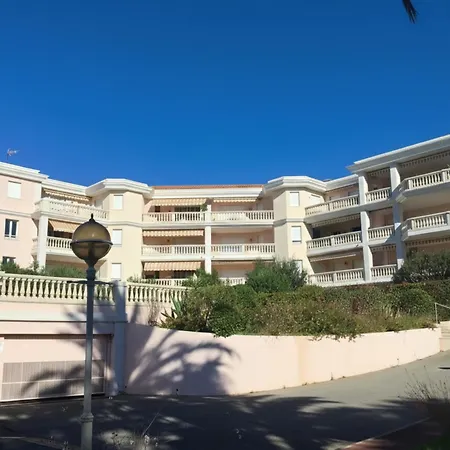 Lumineux Avec Terrasse & Piscine * Saint-Raphaël